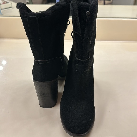 Used UGG boots - Picture 2 of 7